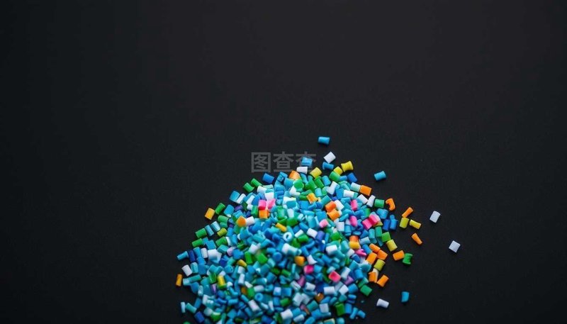 最近,很多关注塑料行业的朋友都在咨询一个共同的问题:塑料原料的价格。今天我们就来聊聊这个话题,看看不同种类的塑料原料价格如何。